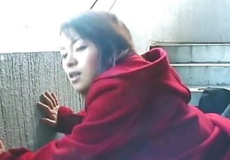 सुंदर एशियाई दे एक गर्म घर के बाहर मुख-मैथुन - 8 मिन
