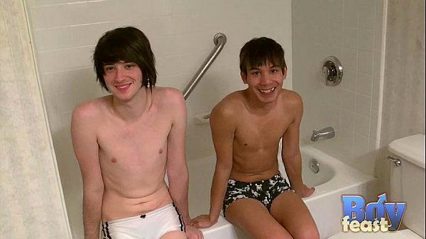 Angel und Aron ficken in die Bad