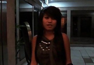 アジア Bargirl 吸い込み a 見知らぬ人 ディック のための キャッシュ 5 min hd
