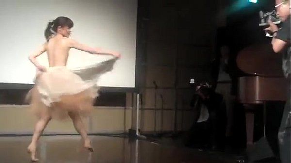 Kaori अद्भुत नृत्य