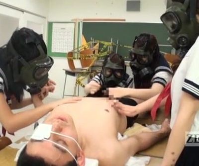 Cfnm gas masker japans schoolmeisjes inspectie Ondertiteld