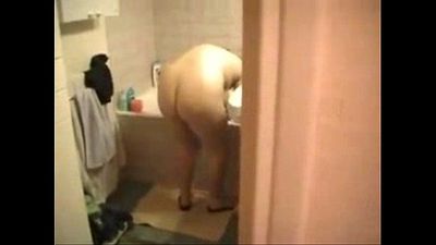 जासूसी मेरे busty माँ पूरी तरह से नग्न में स्नानघर 40 एसईसी