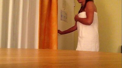 Wife drops towel for room service - 20 sec