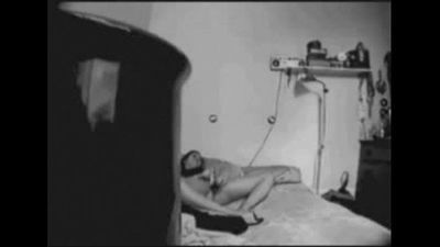 Meine böse Mama Gefangen masturbieren :Von: Versteckt cam in Bett Zimmer 1 min 28 sec