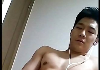 Coreano chico se masturba off