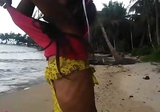 hd tailandés Adolescente Playa día al aire libre dando Profundo garganta throatpie