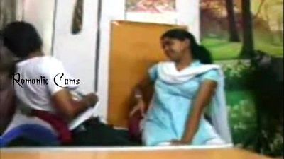 新的 印度 村庄 女孩 抓住了 上 摄像机 同时 浪漫 与 男朋友 在 3 min