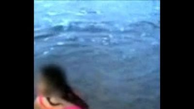 người da đỏ Mẹ trên Bãi biển 29 giây