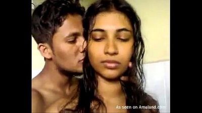 भारतीय बेब देता है एक गर्म मुख-मैथुन 5 मिन