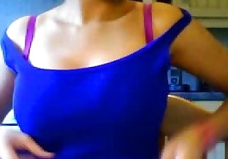 Sıcak Hint Kız gösterir onu göğüsleri Üzerinde webcam 3 min