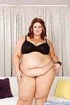 obesi modello Erin Verde rivelando floppy Tette e Pancia rotoli durante nudo Sparare