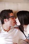 Esmer Bebeğim ile Sevimli memeler var veren bir Pürüzsüz oral seks