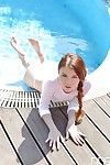 美丽的 欧洲 青少年 米莎 交叉 得到 湿 在 一个 游泳池 缔约方 - 一部分 2