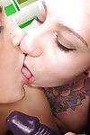 euro lezbiyenler apolonia ve Penelope Cum Yalamak traş amcıklar önce strapon seks - PART 2