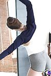 Флекси балерина Капри Андерсон показывает ее Довольно Горячая Голые формы