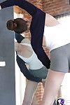 Flexy balerin Capri anderson gösterir onu Güzel Sıcak Çıplak şekil