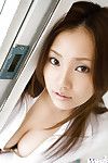 Hinreißend asiatische teen babe Rika Aiuchi die Aufdeckung Ihr Big Titten und Haarige pussy