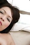 Aziatische milf Tomomi Kitano licks een Boner en krijgt haar Harige kut genageld
