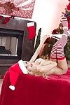 カ 漂白 女神 Zoey モンロー undresses 彼女の クリスマス スイート - 部分 2