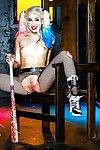 Cosplay Fetish model Aria Alexander verspreiding Roze Kut in geript panty - Onderdeel 2