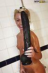 пьяный Блондинка студентка Принимая душ и Играет ее Голодные киска