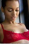 negro Glamour modelo Noel Monique liberar Chica partes de rojo lencería
