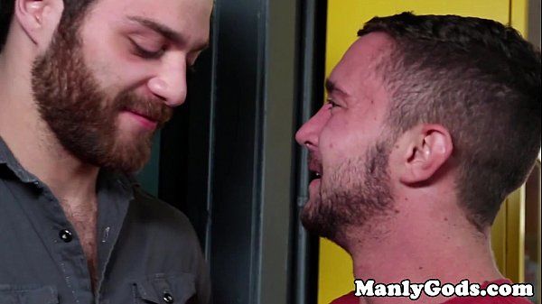close-up gaysex actie met twee hunky dudeshd