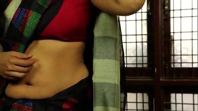 Hot Indian Housewife Seducing Romance with Neighbour - MalluMasalaMovies - 13 min