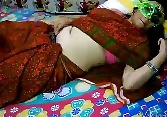 hot indiase bhabhi velamma naakt masturberen 1 min 43 sec