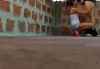 delhi la escuela Chica a la mierda :Por: padosi en terraza 11 min