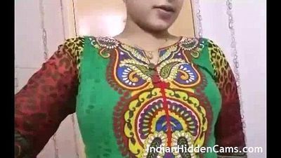 Desi bhabi showing nude body - IndianHiddenCams.com - 1 min 9 sec