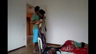 Горячая нипа бхабхи Секс в номер скачать Полный видео http://ouo.io/zkybgu 2 мин
