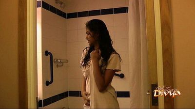 インド pornstar Babe divya 時を待 彼女の ファン と 彼女の 性別 に シャワー 2 min
