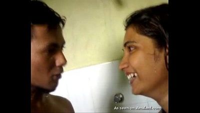 Beautifull Desi girl Blowjob in the shower - cam-sluts.com - 6 min
