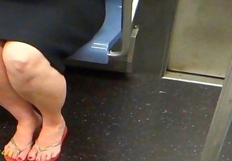 Красный черноволосый Мамаша сексуальная ноги & Ноги (kinda smelly) 2 мин